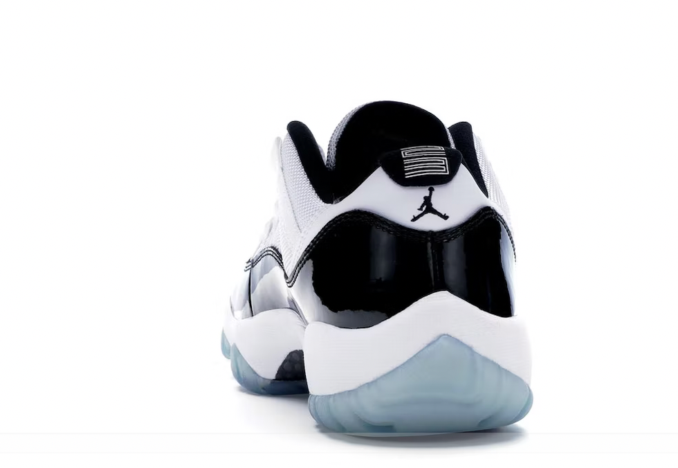 Air jordan 11 2025 retro concord size 5.5